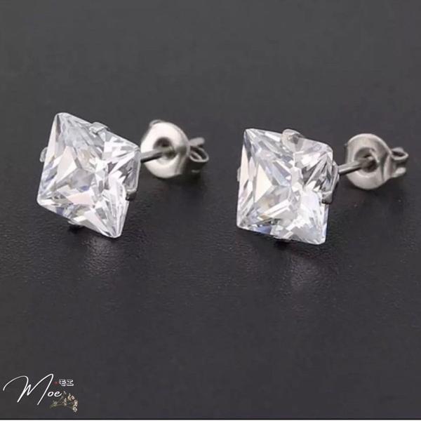 K83 - Khuyên tai nụ đá vuông đen hoặc trắng