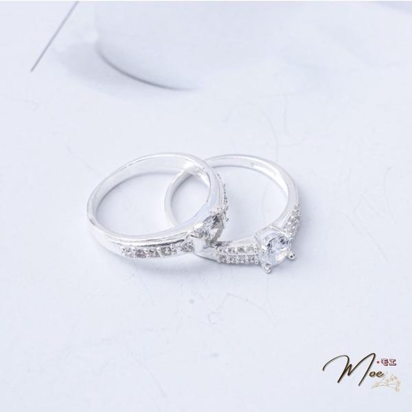 ĐN29 - Nhẫn đôi đá chủ viền đá hạnh phúc