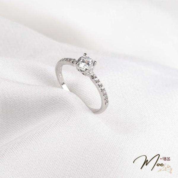 N50 - Nhẫn đá chủ 5ly cầu hôn viền đá