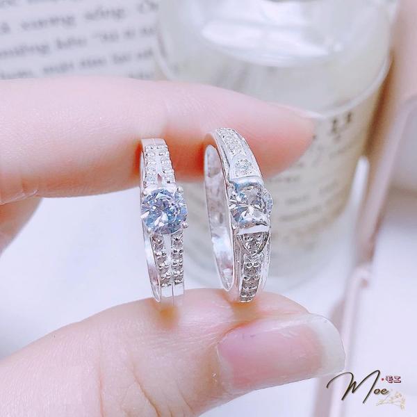 ĐN29 - Nhẫn đôi đá chủ viền đá hạnh phúc