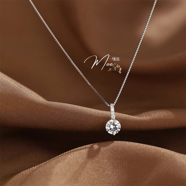 D50 - Dây chuyền mặt đá chủ