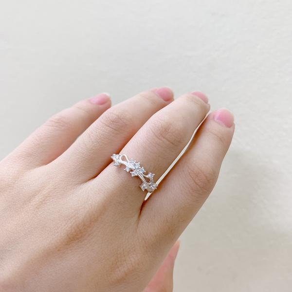 N104 -  Nhẫn hoa đính đá công chúa