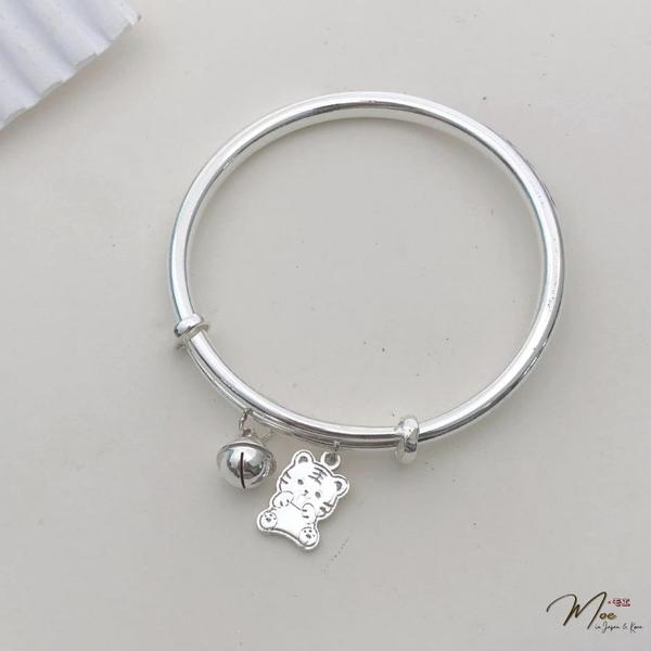 B26 - Lắc tay vòng trơn khắc tên kèm charm