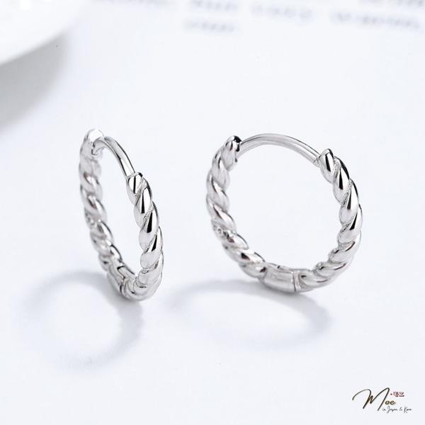 K217 - Khuyên tam bấm viền xoắn mảnh