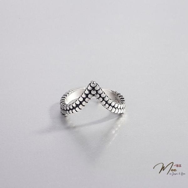 N133 - Nhẫn da rắn đỉnh nhọn sơn đen