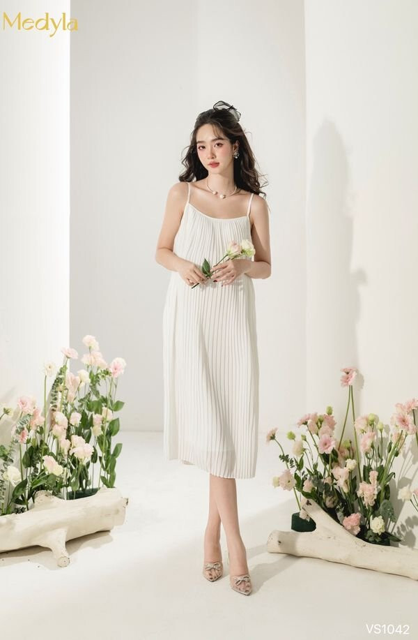 Váy trắng công chúa 2 dây đũi nhăn nữ - Đầm babydoll suông xòe dáng ngắn  trẻ trung năng động ulzzang SIÊU ĐẸP | Shopee Việt Nam