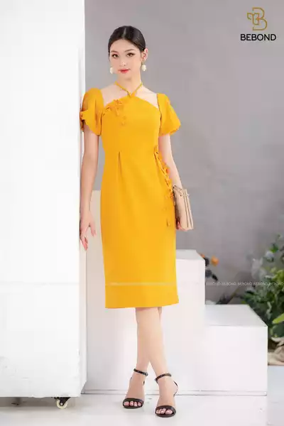Đầm cổ yếm vàng Sandy