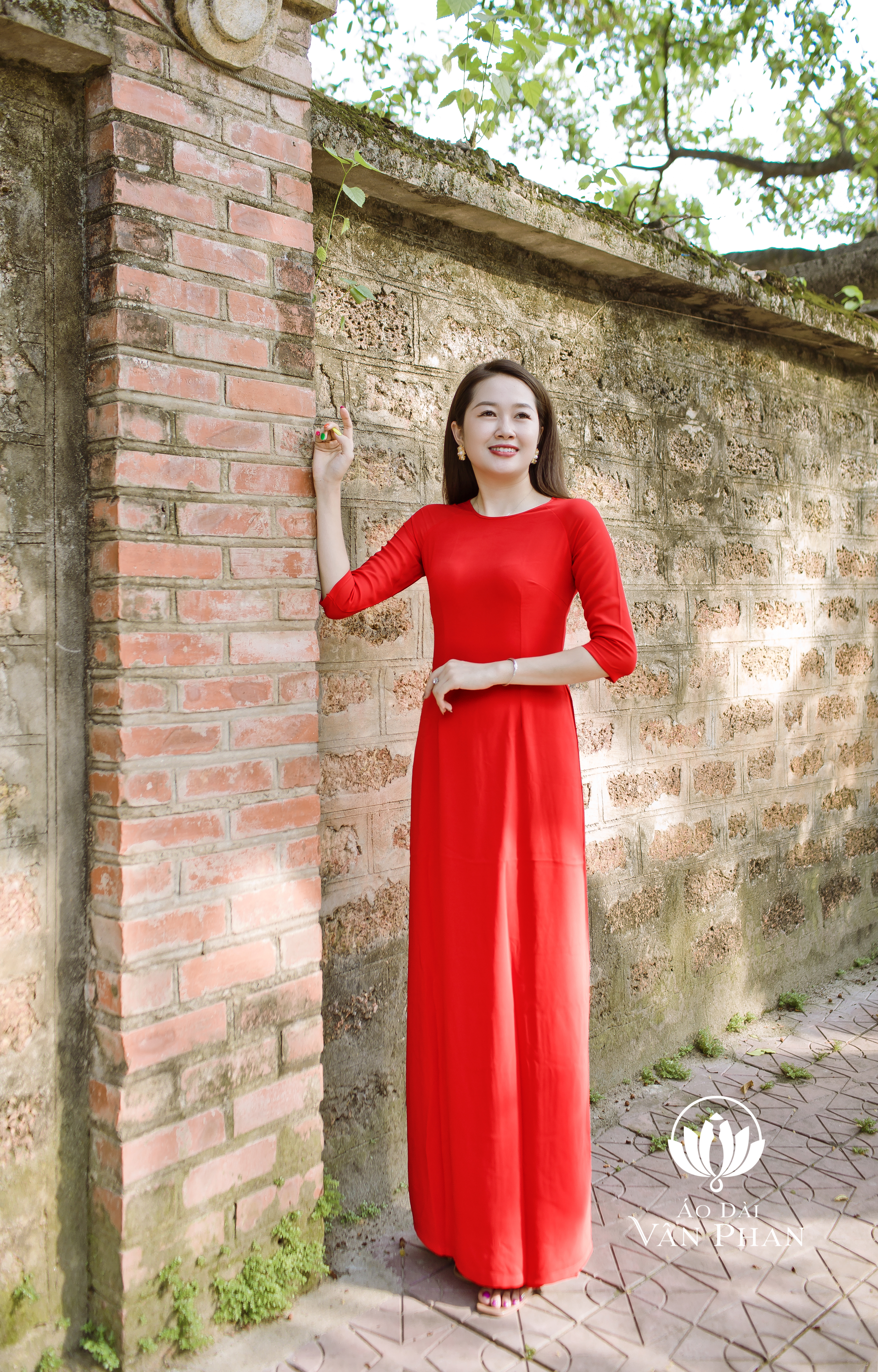 A803 bộ áo dài chiffon đỏ cổ tròn bốn tà + quần