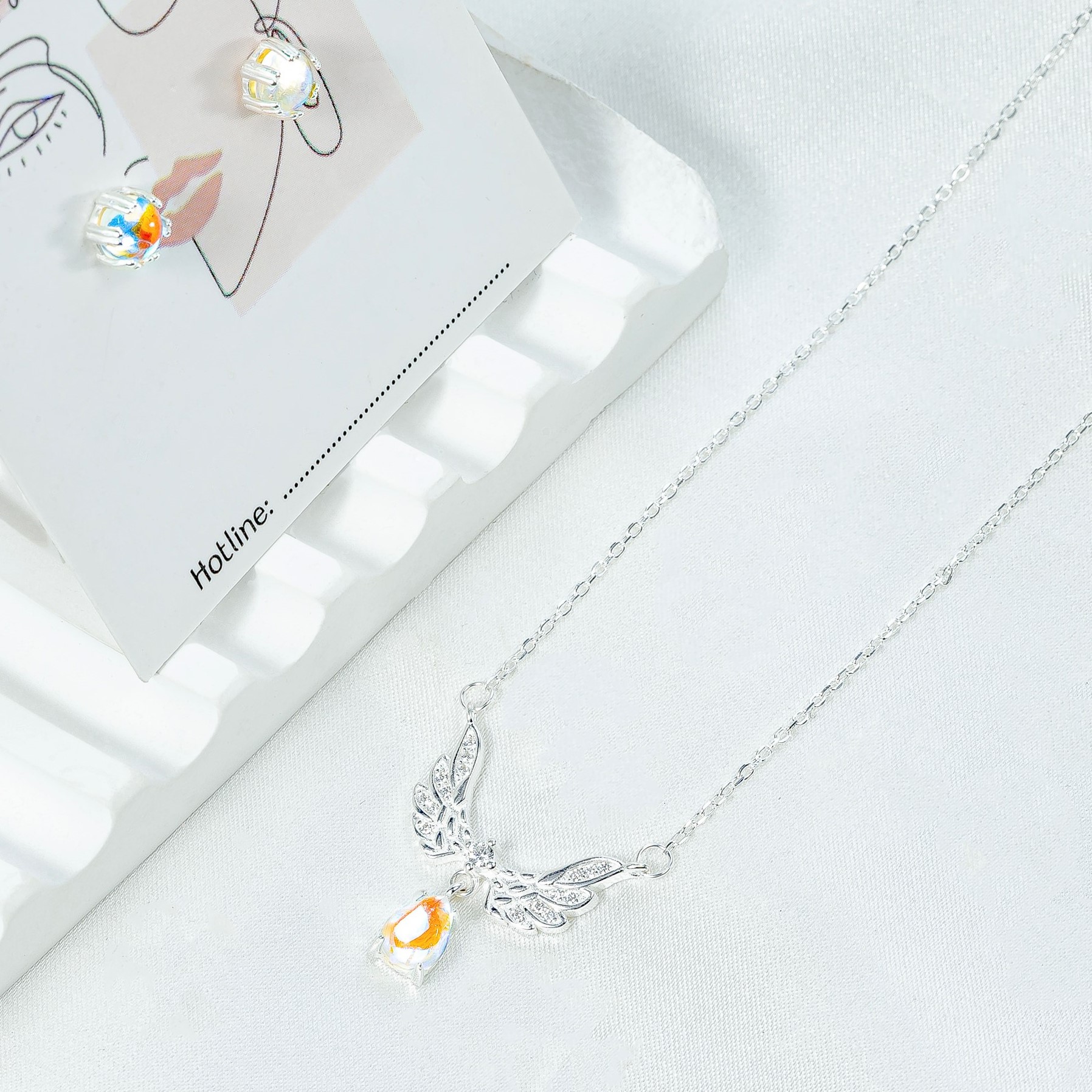 D211 - Dây chuyền cánh thiên thần đá moon