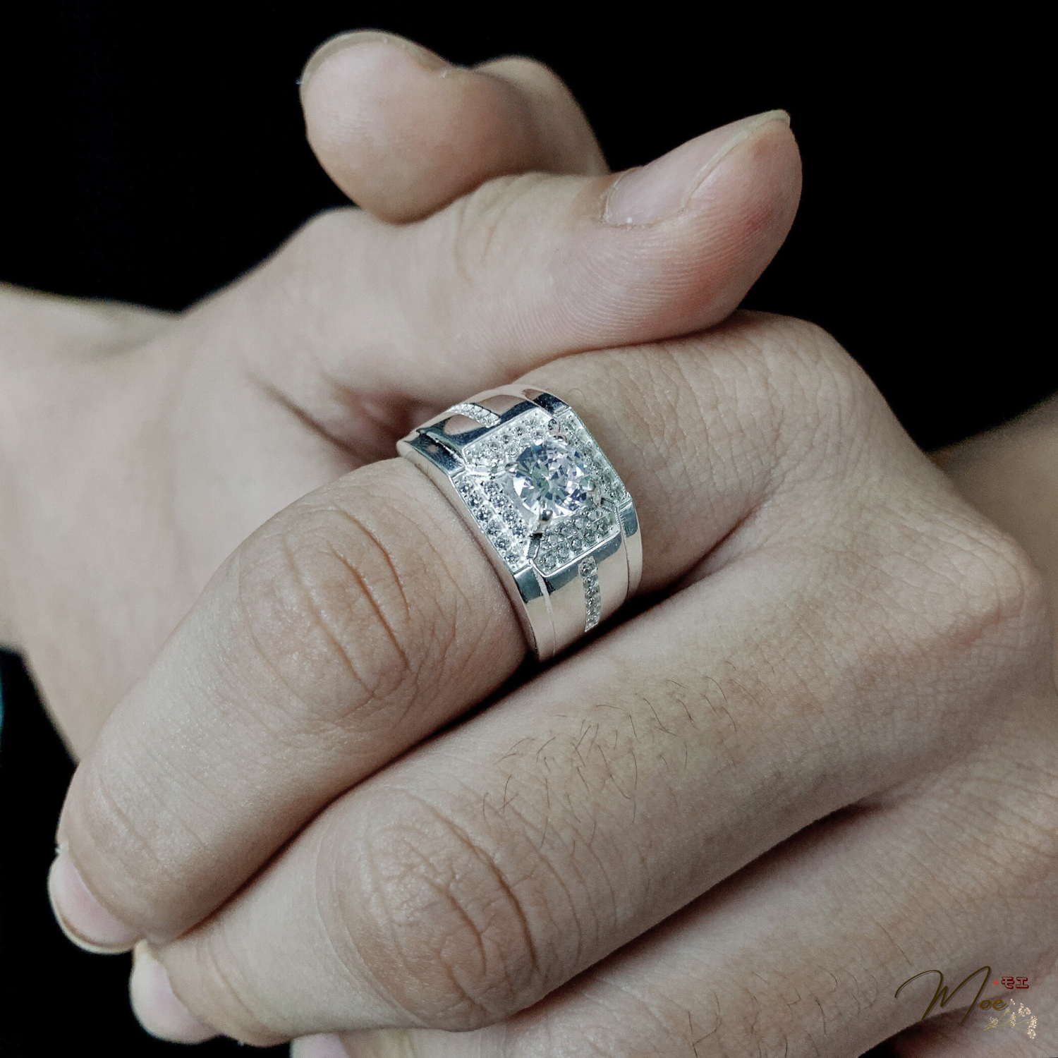 NN15 - Nhẫn nam đá chủ vuông viền khuyết dải đá