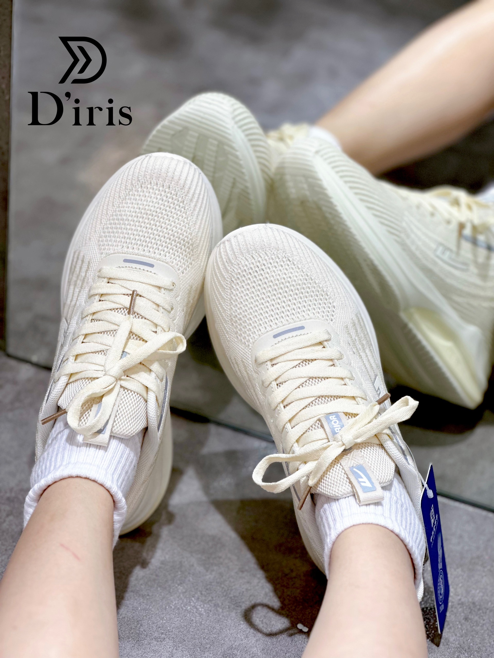 Giày thể thao trắng W2275