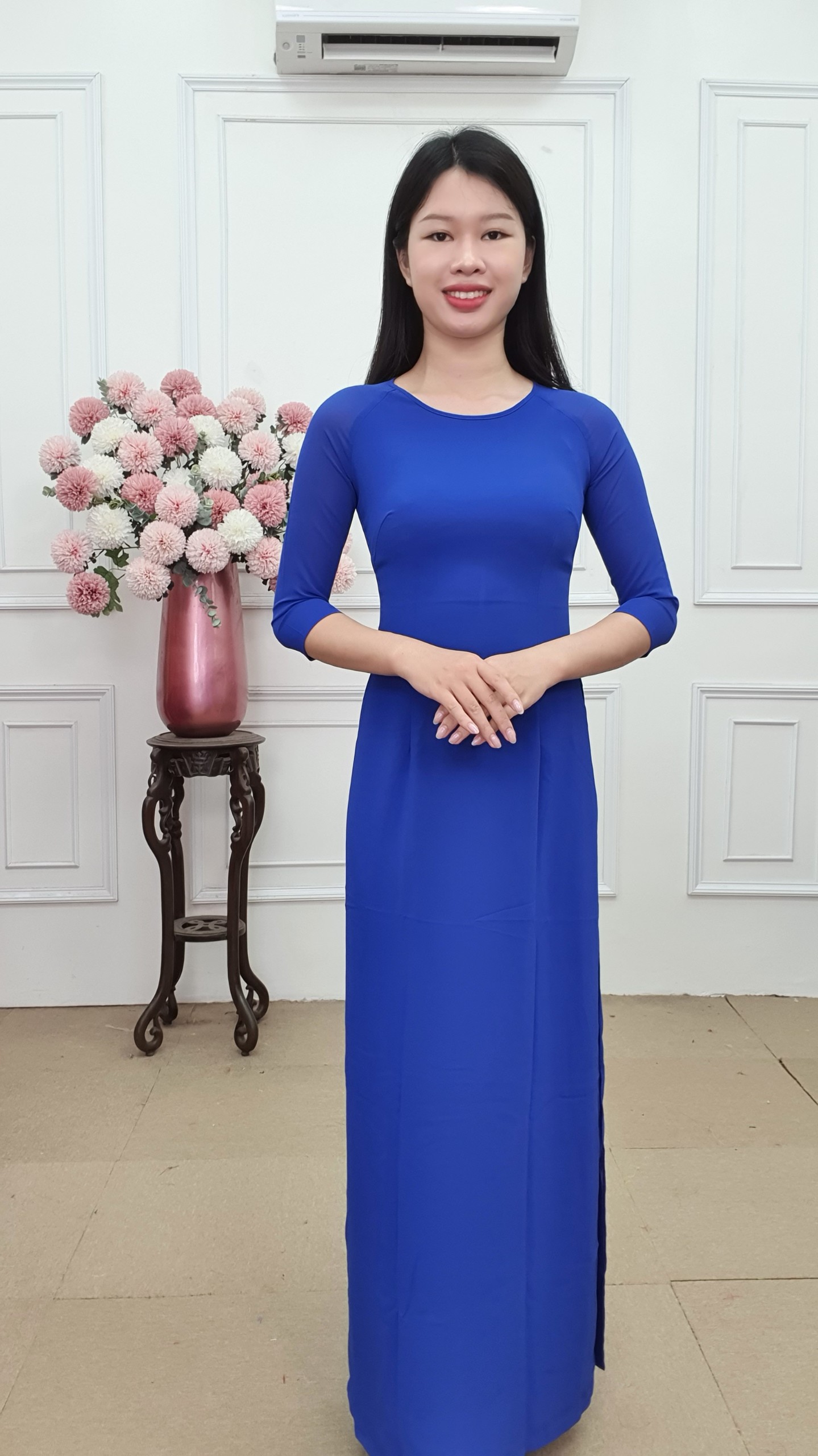 A829CT áo dài chiffon bốn tà xanh côban cổ tròn