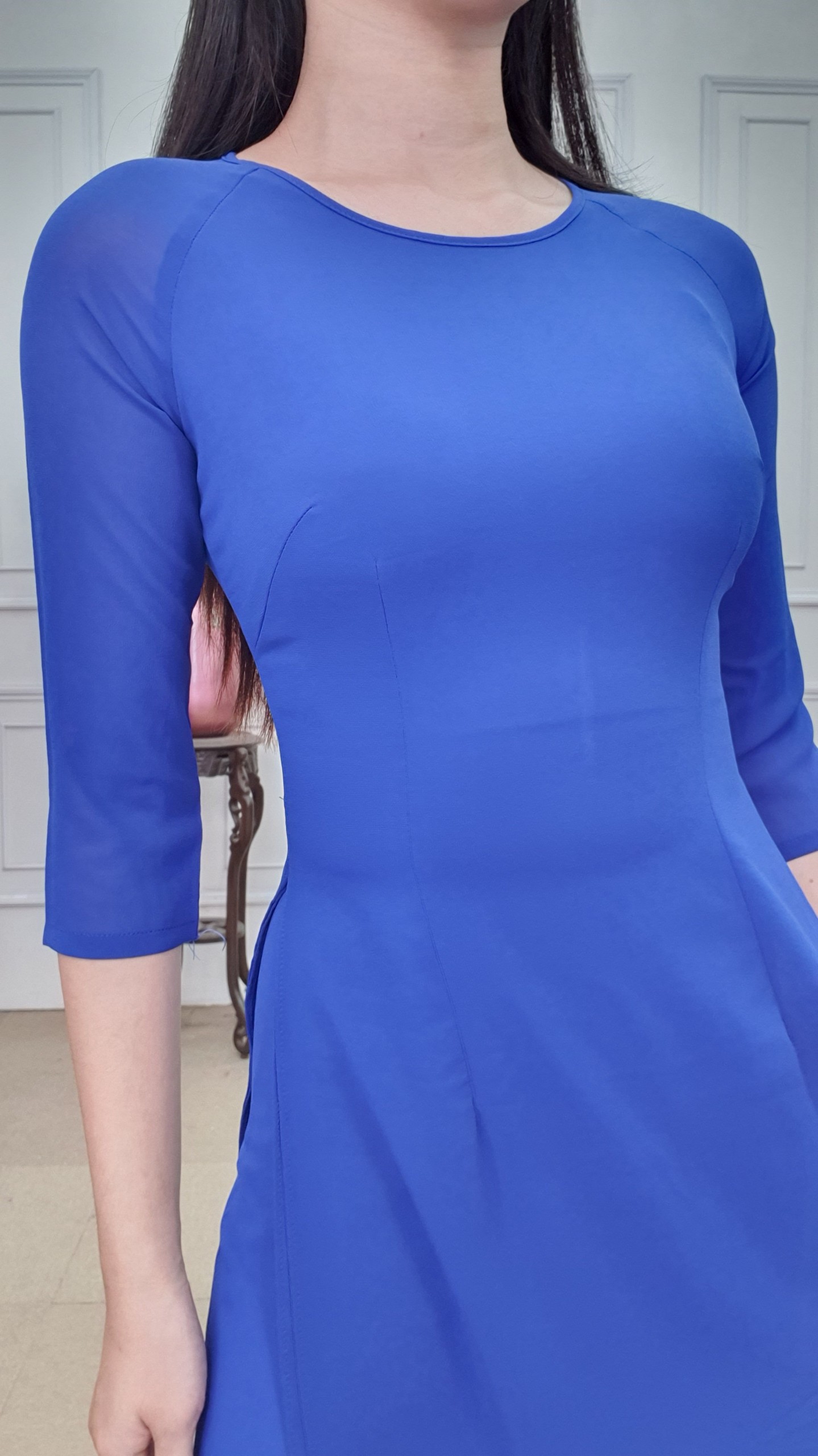 A829CT áo dài chiffon bốn tà xanh côban cổ tròn