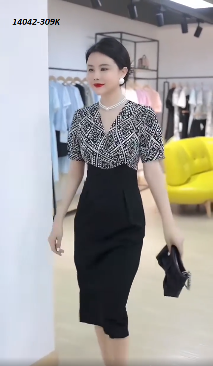 14042-Đầm body suông phối hai màu cổ V kẻ ziczac (thun poly, lụa in)FREESHIP_thumbnail_2