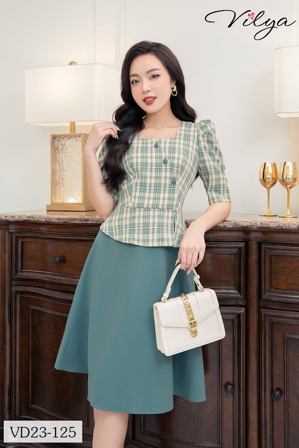 Đầm xòe kẻ xanh