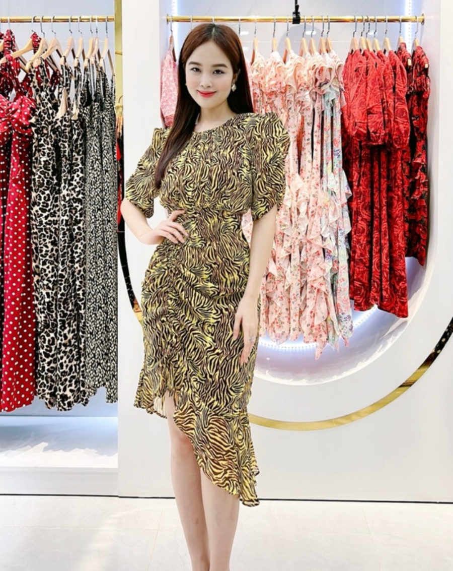 Đầm đuôi cá họa tiết rút dây