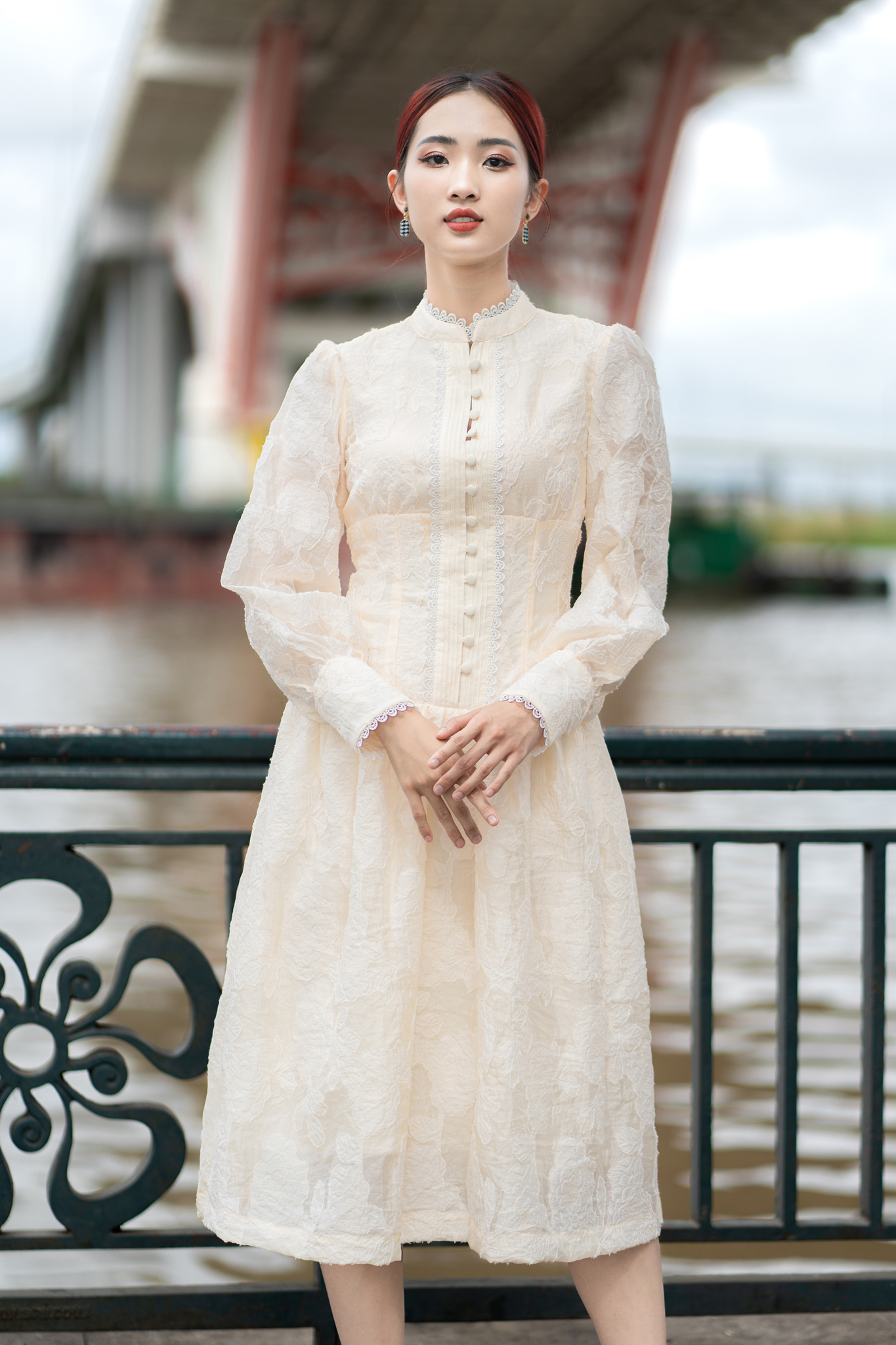 Đầm gấm Oganza hoa nổi màu KEM - Sophia Dress