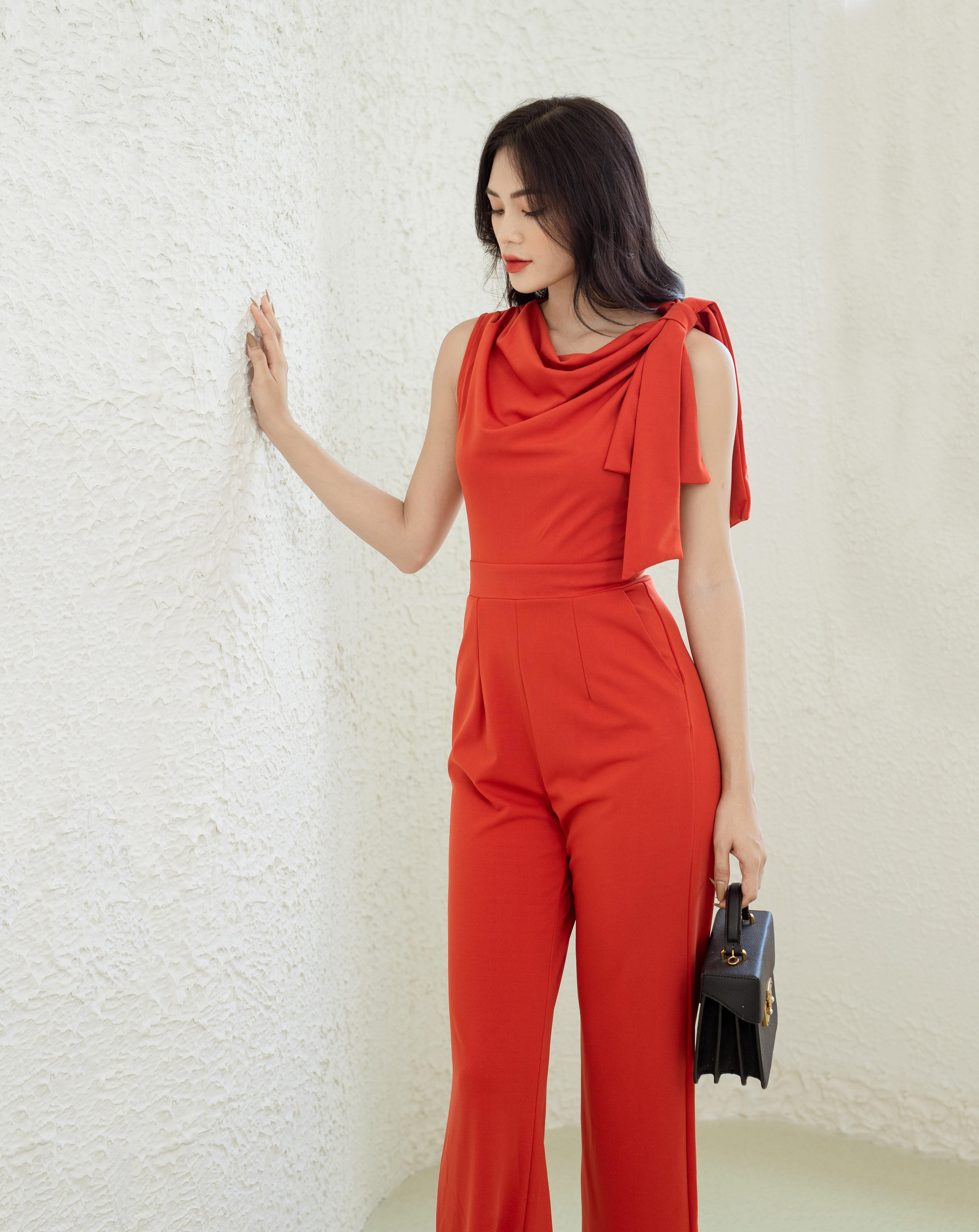 Jumpsuit dài cổ đỗ nơ vai_thumbnail_2