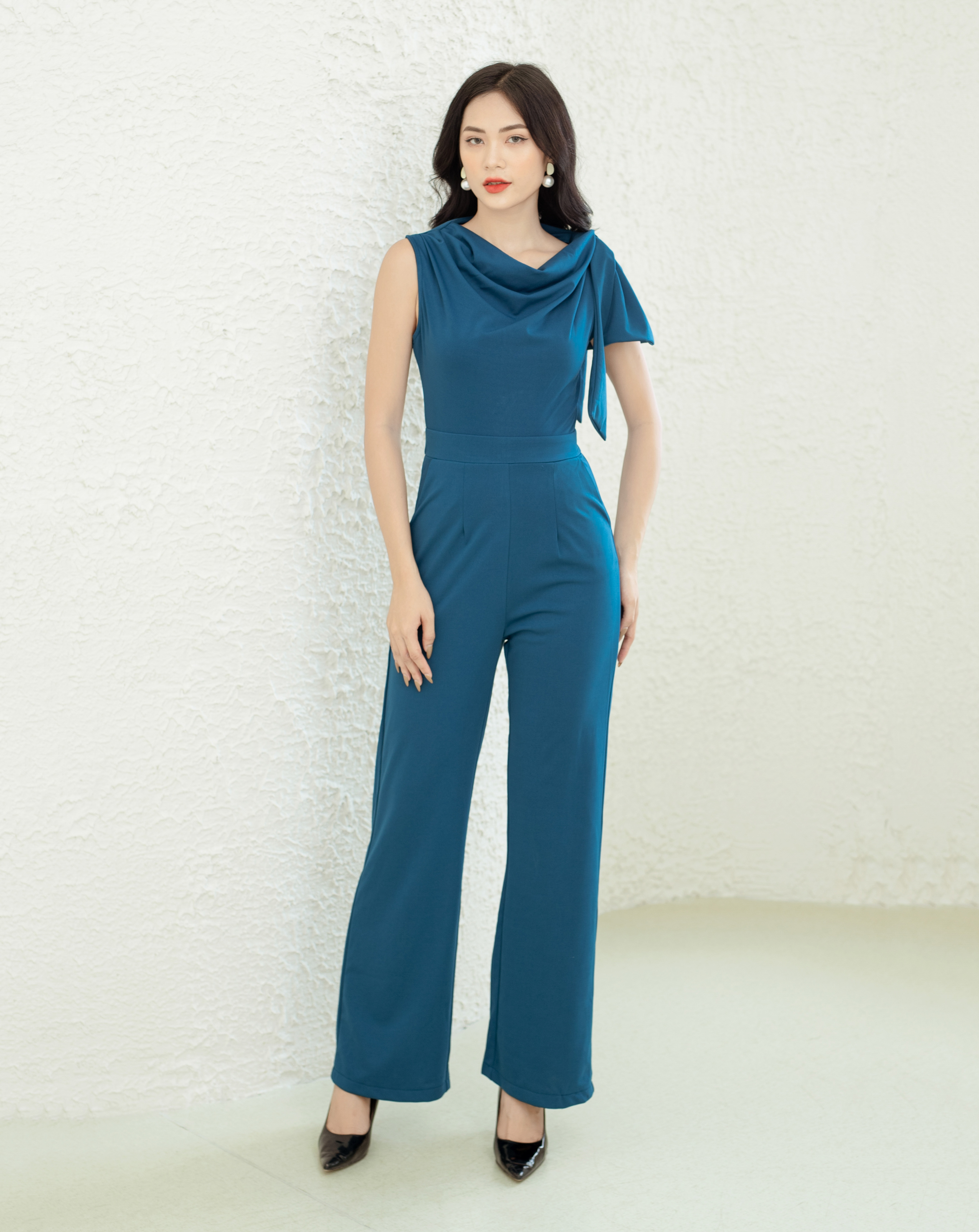 Jumpsuit dài cổ đỗ nơ vai_thumbnail_5
