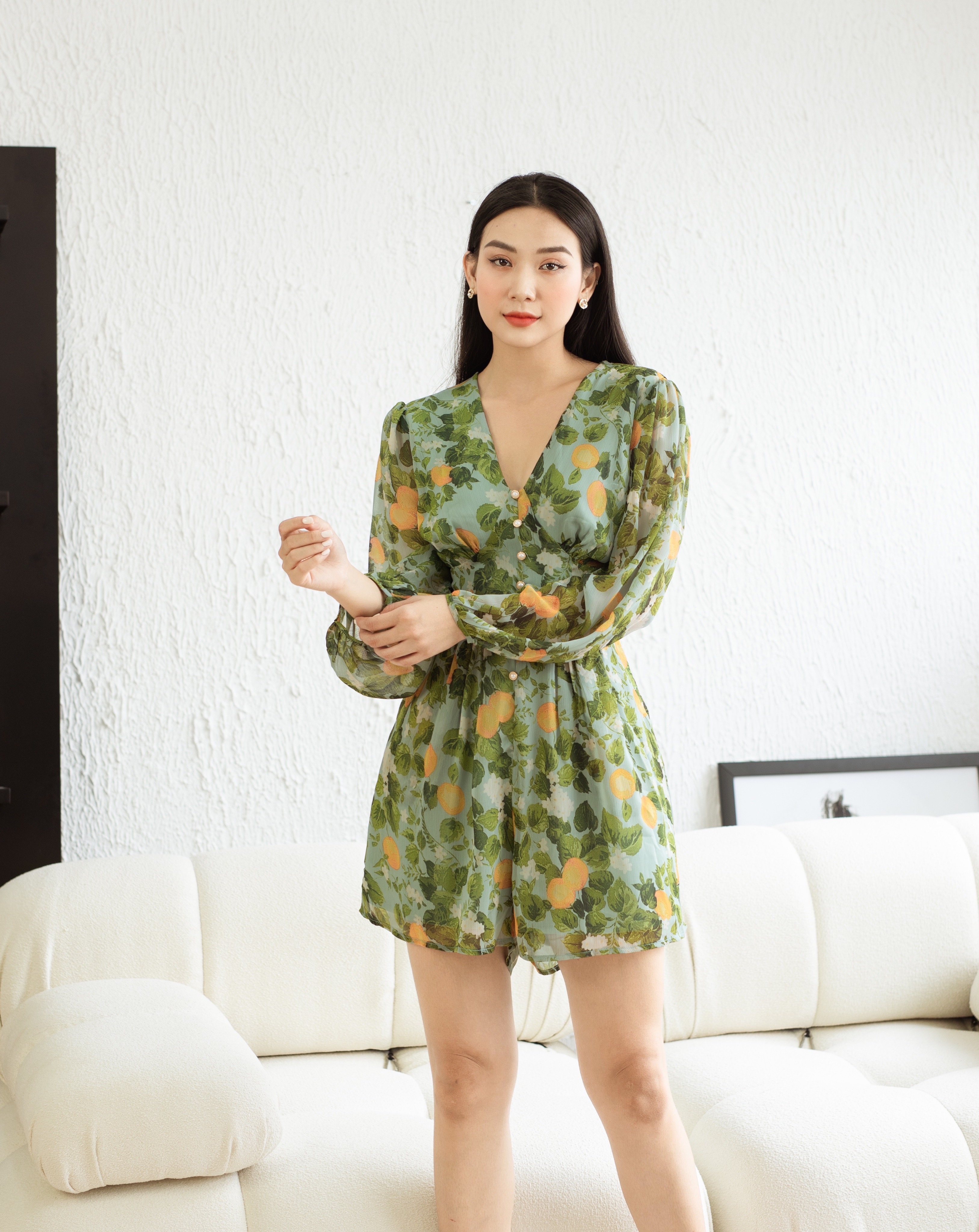 Jumpsuit ngắn họa tiết tay dài phối nút_thumbnail_6