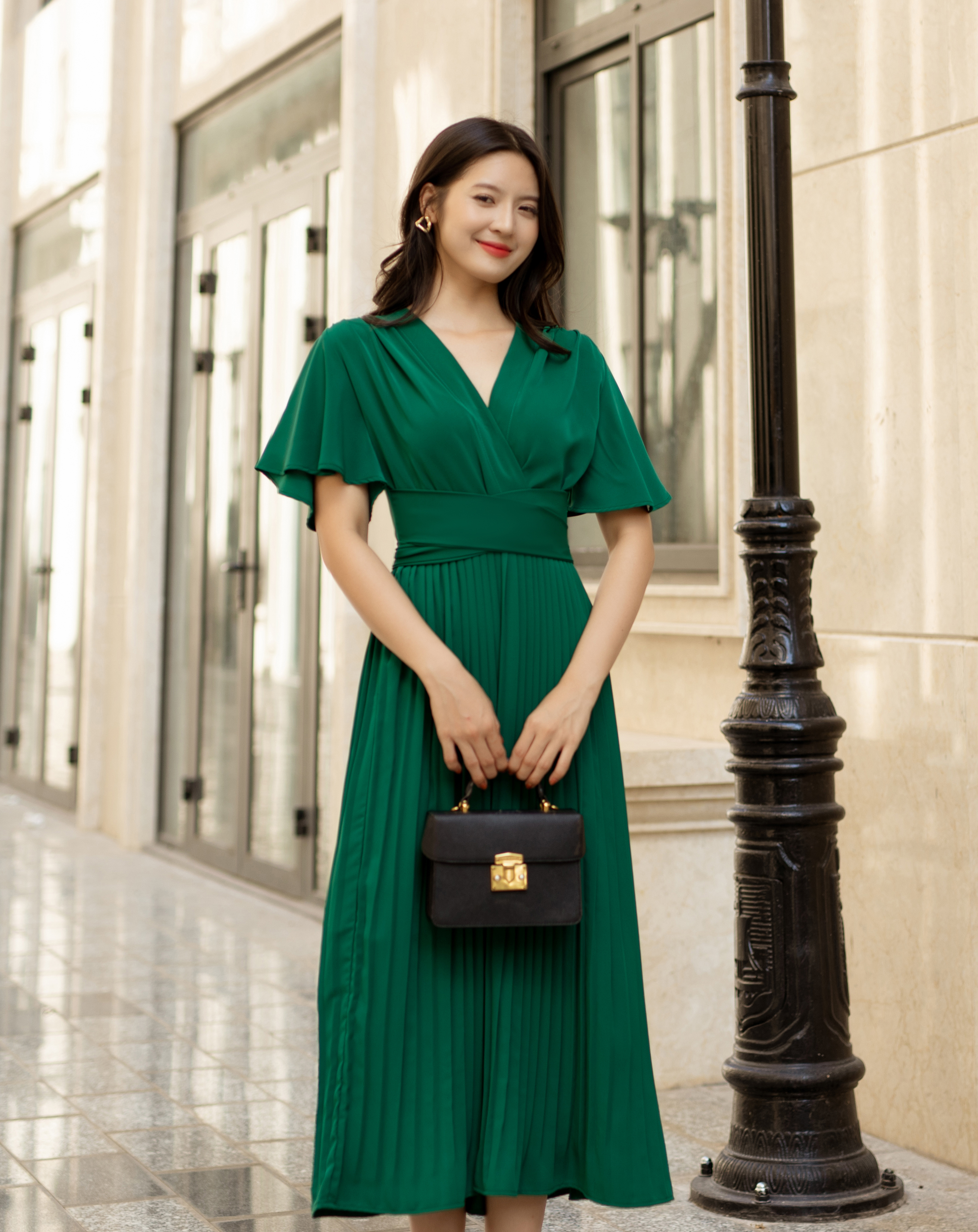 Váy xòe xếp ly cổ V tay cánh tiên_thumbnail_2