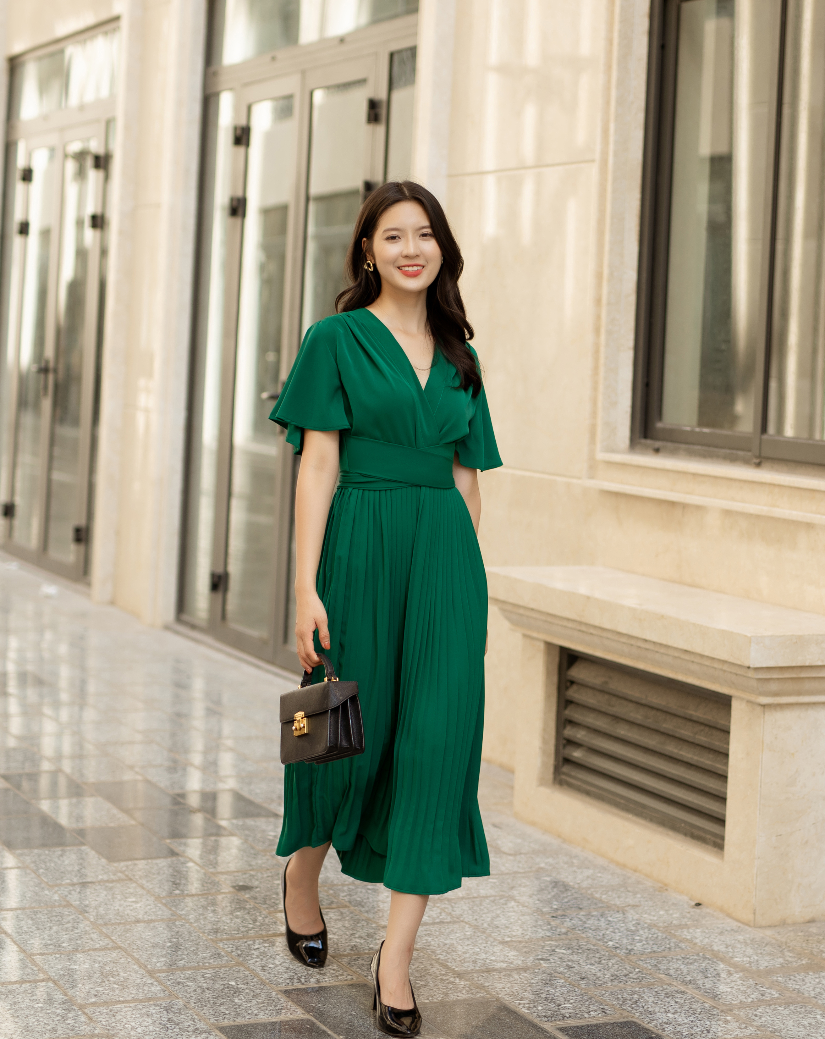 Váy xòe xếp ly cổ V tay cánh tiên_thumbnail_3