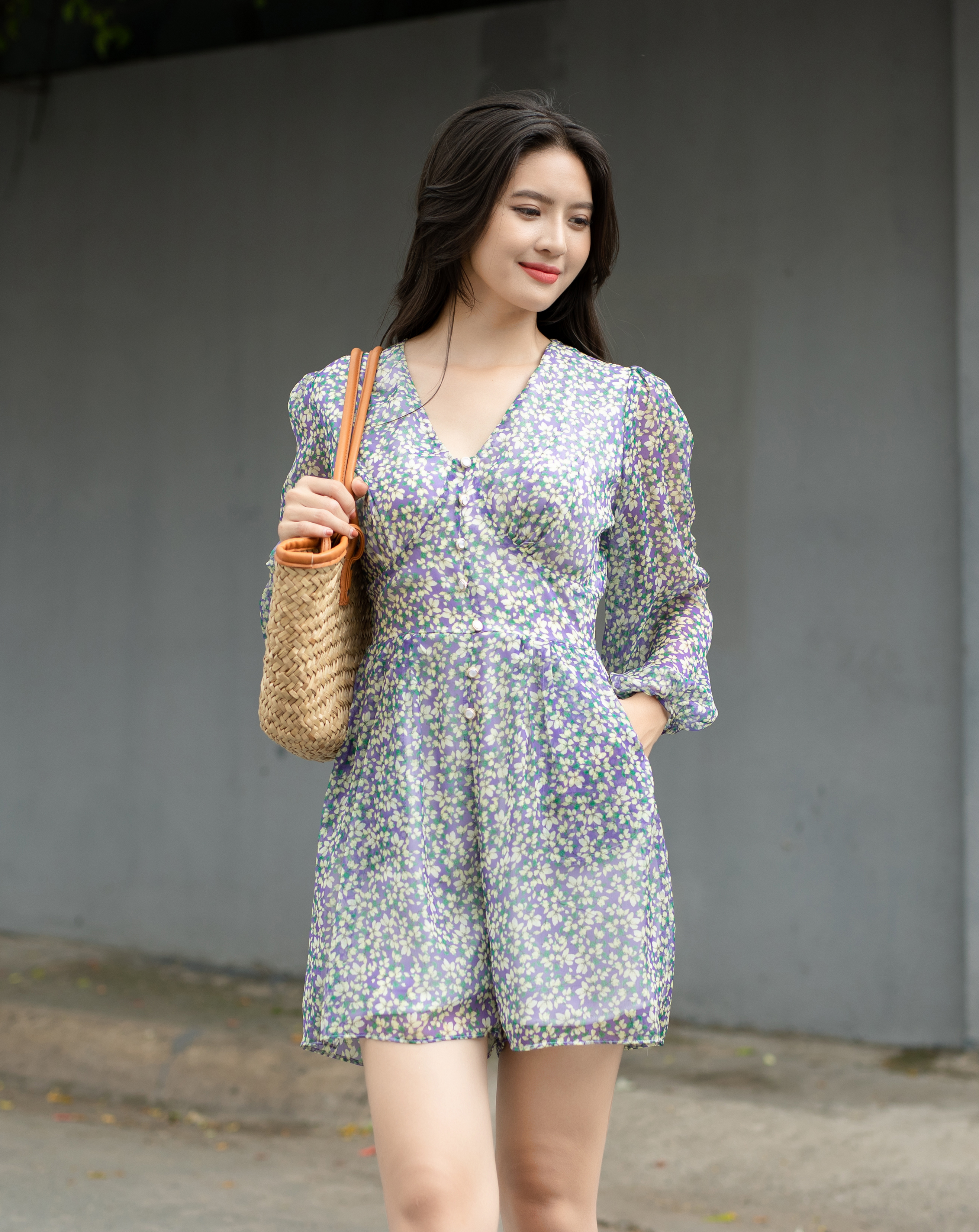 Jumpsuit ngắn họa tiết tay dài phối nút_thumbnail_2