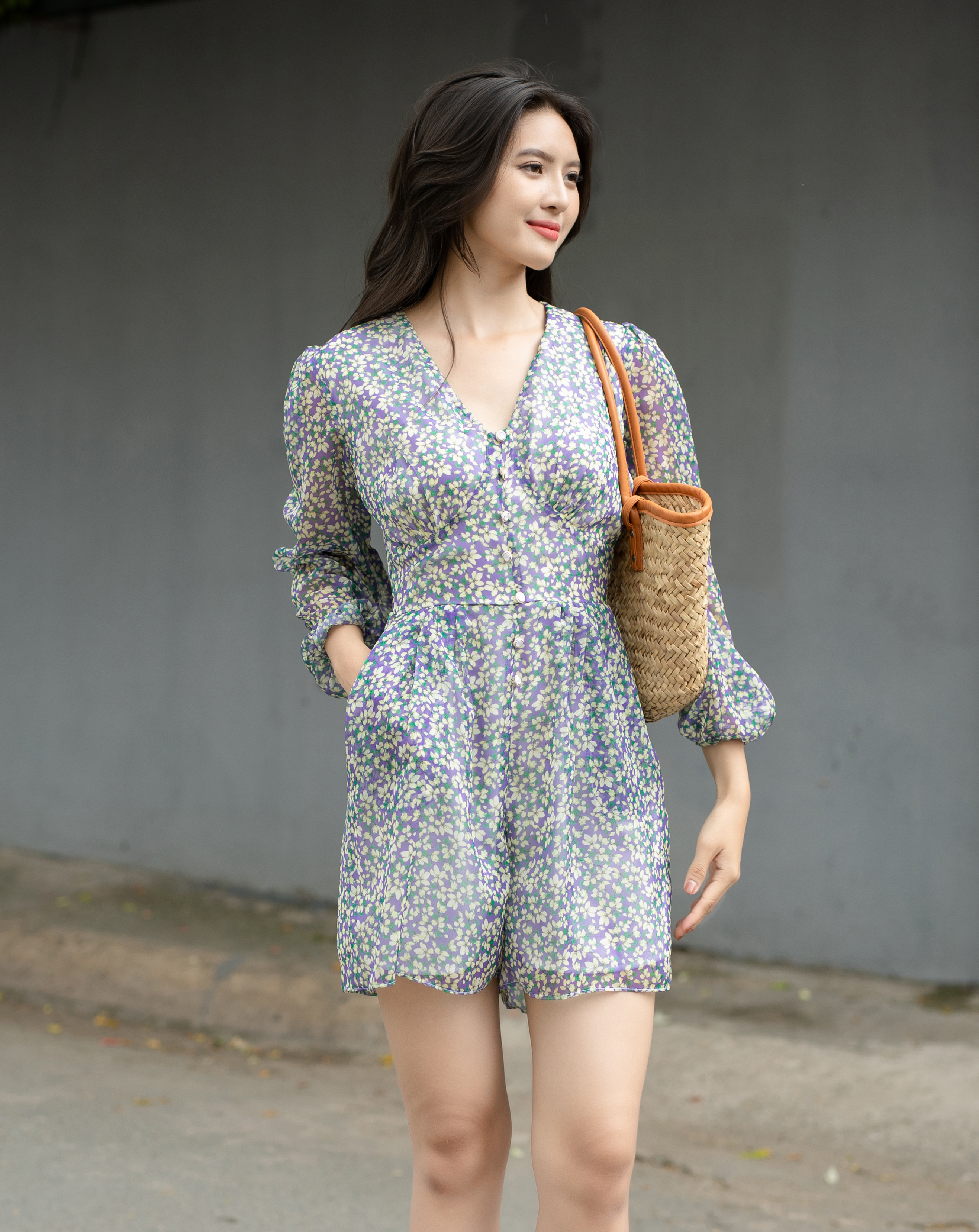 Jumpsuit ngắn họa tiết tay dài phối nút_thumbnail_1