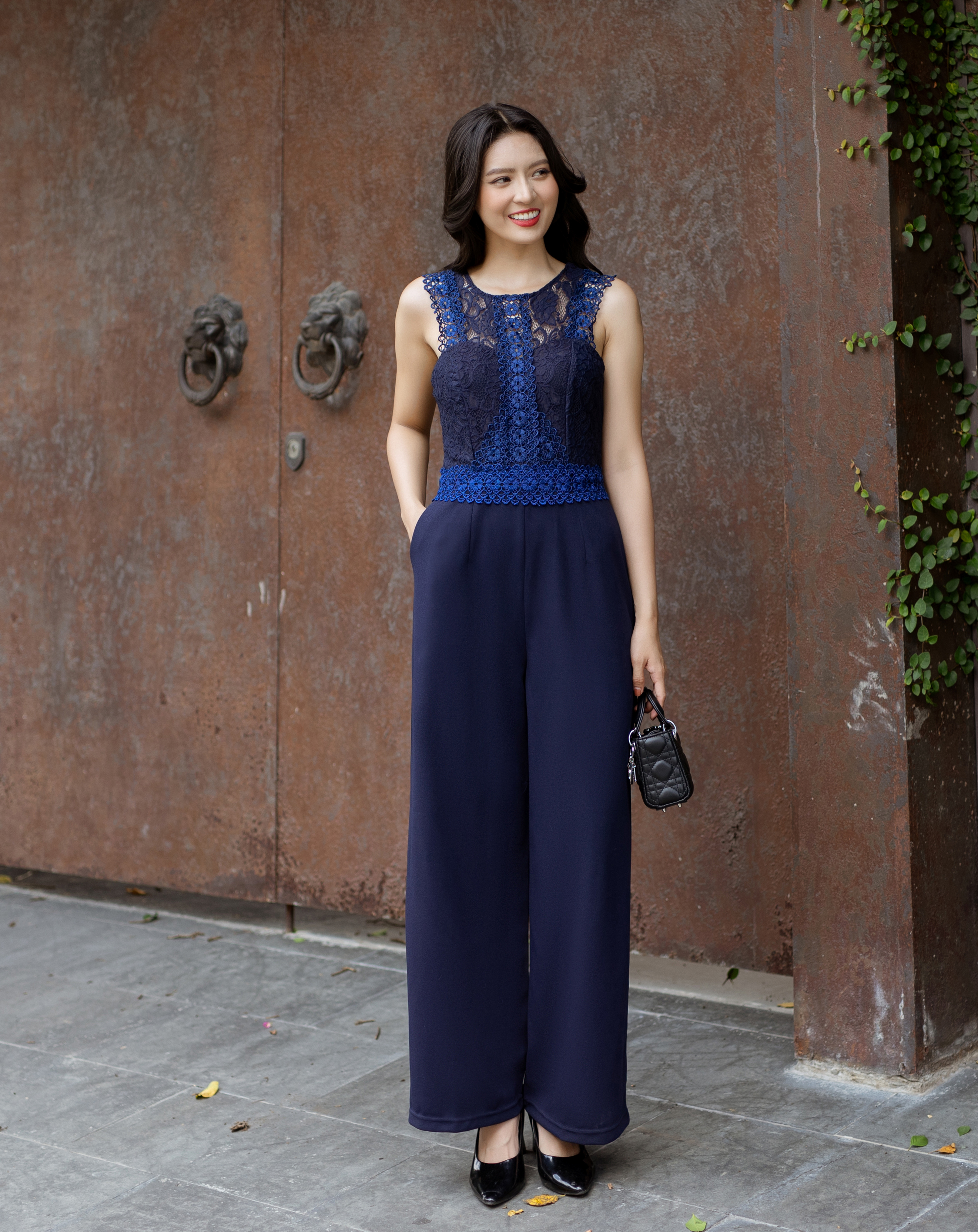 Jumpsuit dài ống rộng cổ tròn phối ren_thumbnail_11
