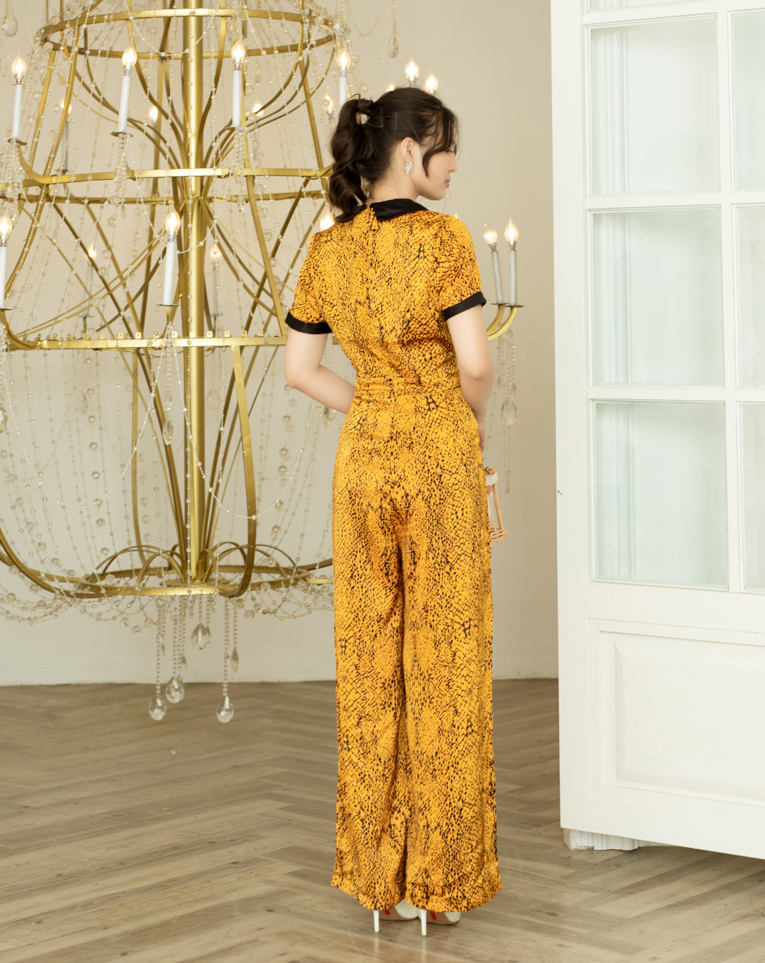 Jumpsuit dáng dài họa tiết cổ vest sang trọng_thumbnail_2