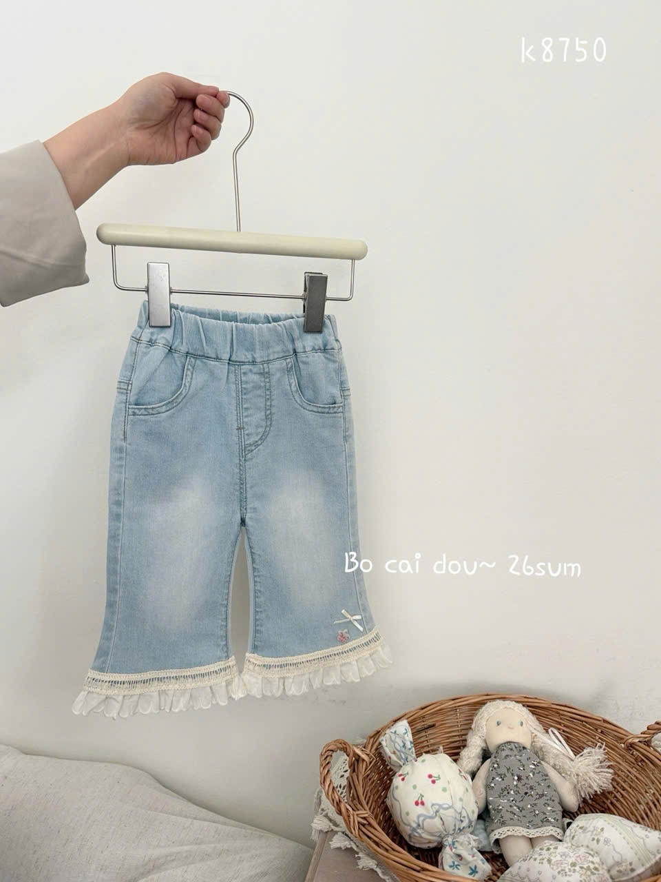 BD05 - Quần bò lửng gấu viền bèo đính nơ hãng BD