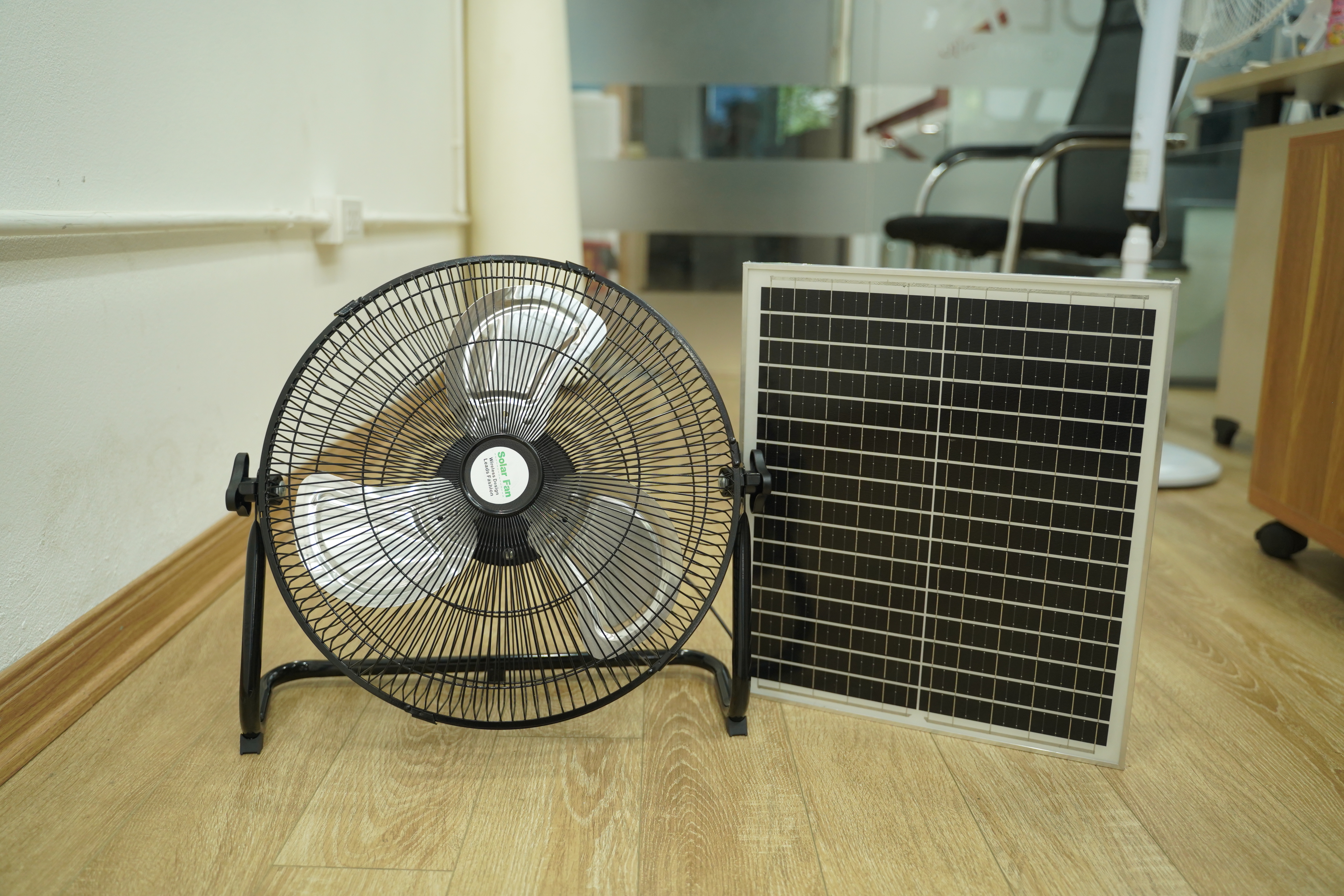 Hướng dẫn cách sử dụng quạt năng lượng mặt trời Solar Fan chi tiết