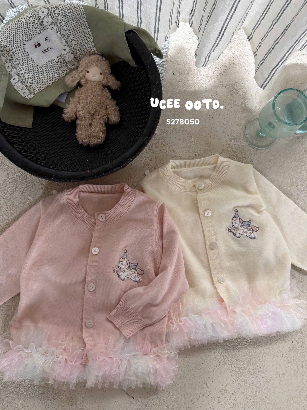 UC09 - Áo cardigan phối ren thêu hình 2 màu UCEE