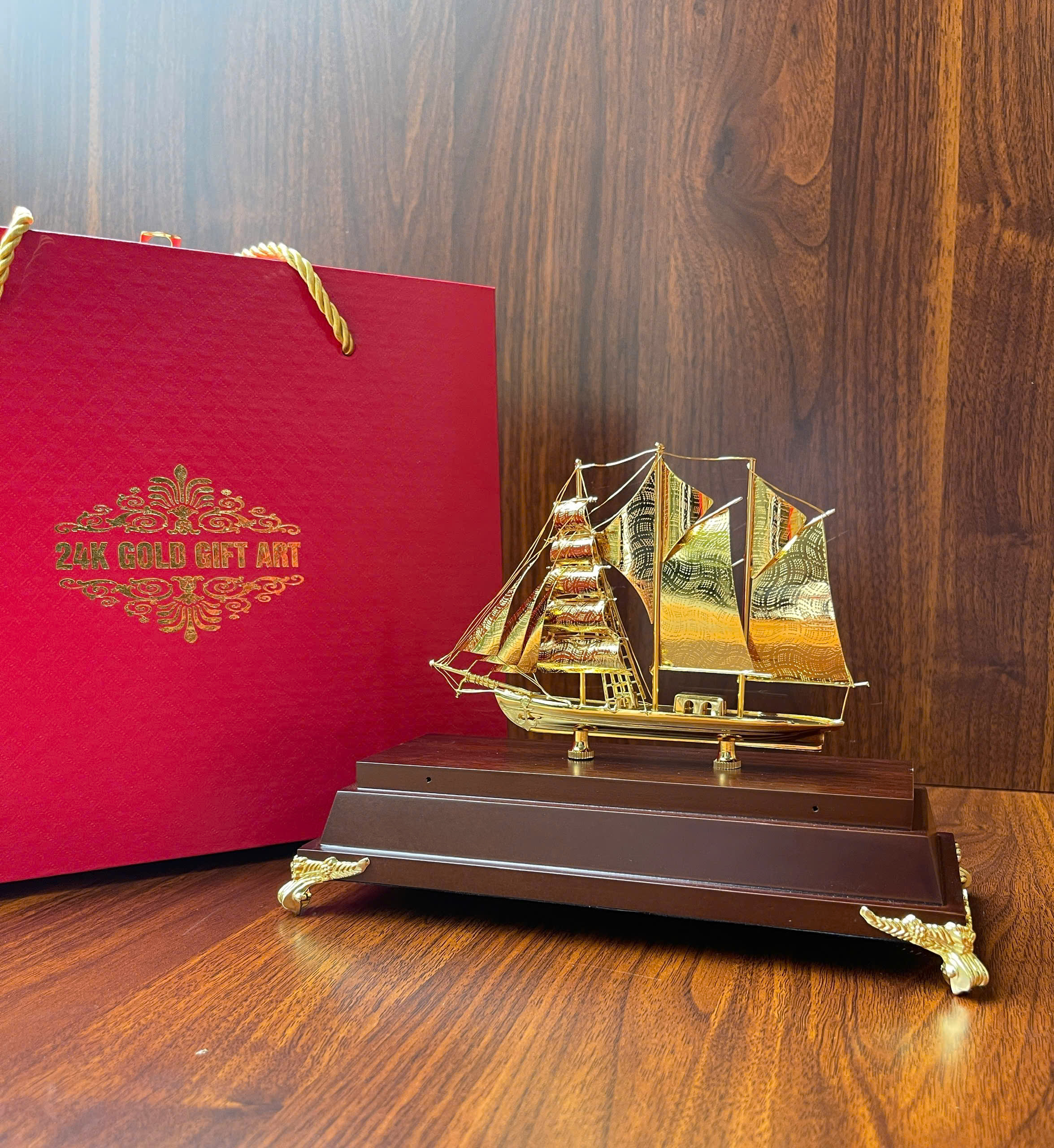 Mô hình thuyền buồm dát vàng 24k KT 22 X 18 CM _thumbnail_0