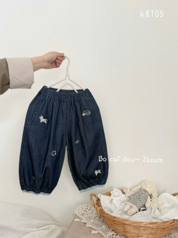 BD04  - Quần bò xanh đậm gấu bo chun thêu ngựa hãng BD