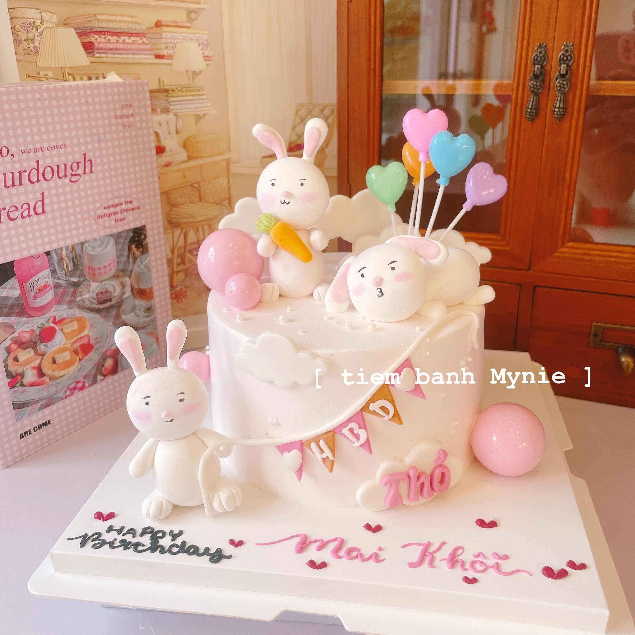 Bánh cho bé gái chủ đề thỏ dễ thương