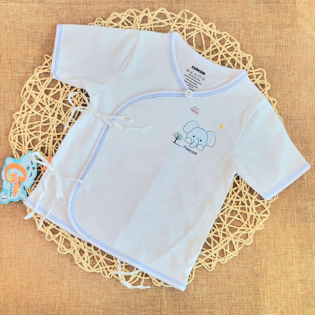 Áo trắng cột dây NGẮN TAY Cuncon
