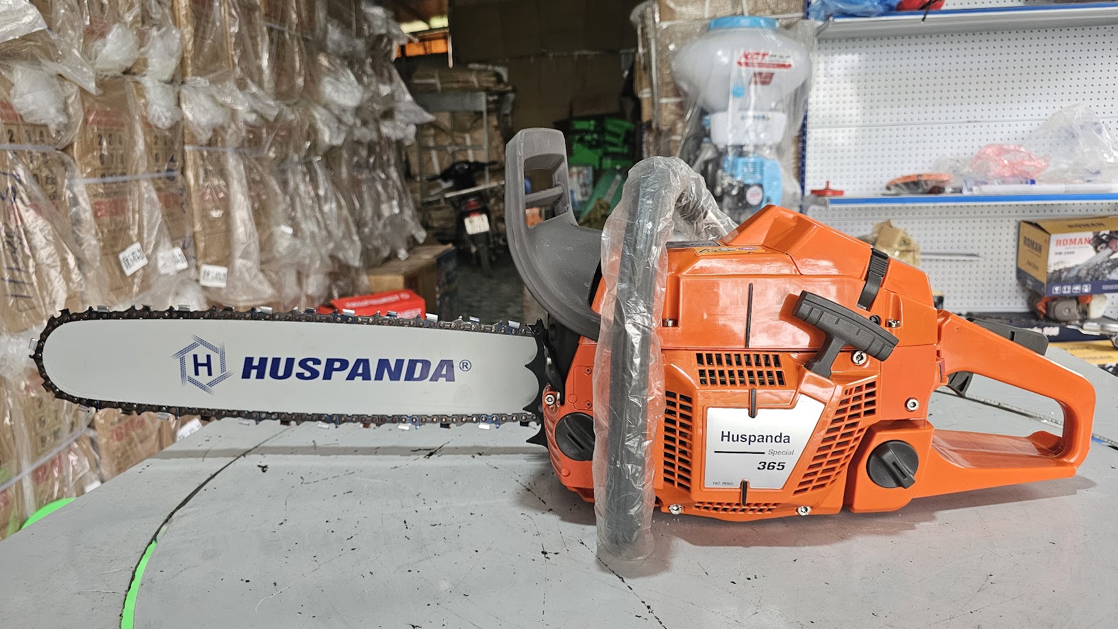 Cưa xích khai thác Huspanda