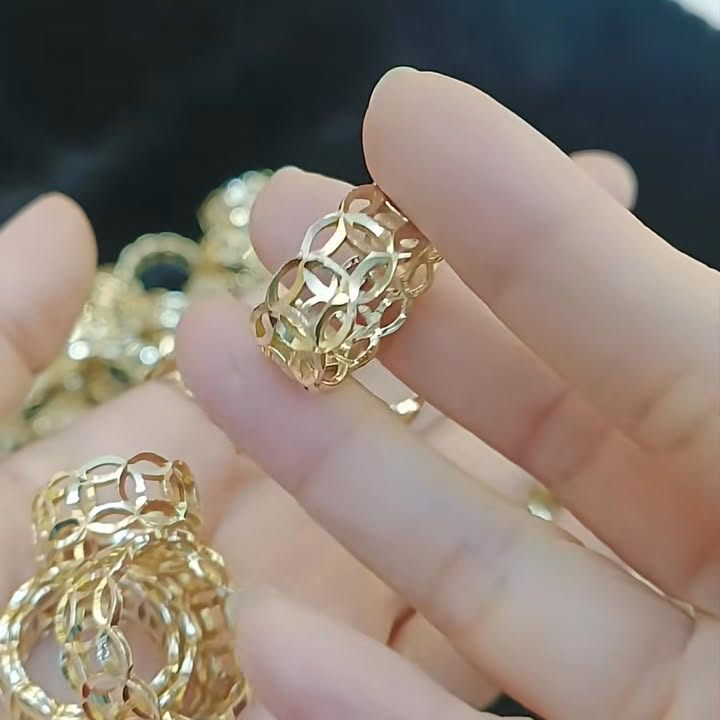 Nhẫn Kim Tiền Bản Lớn