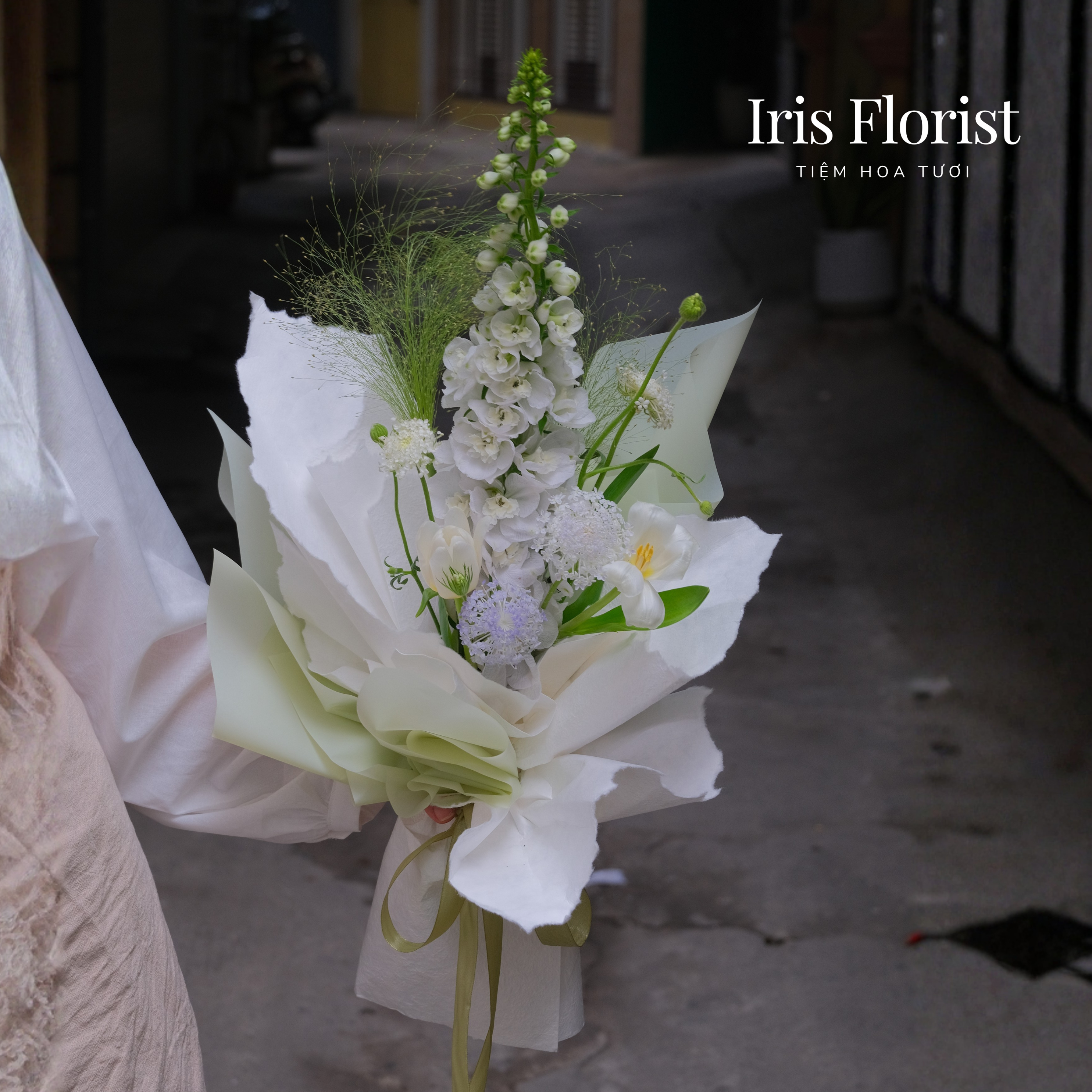 Bó hoa Delphin trắng mix