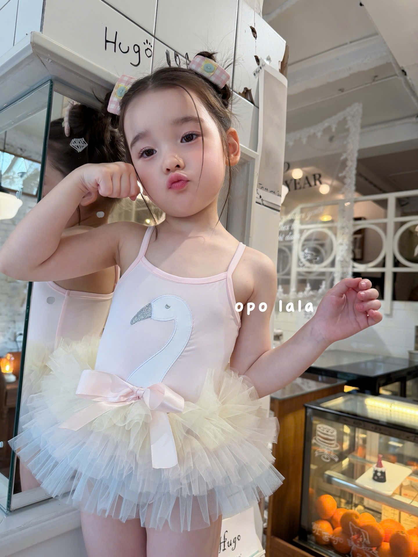 B01 - Set bơi 2 dây hồng liền voan hoạ tiết thiên nga hãng OPL