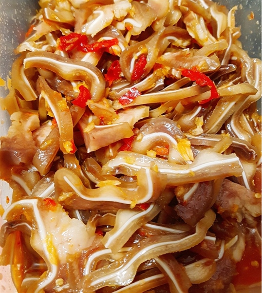 Tai heo sốt Thái ( túi )