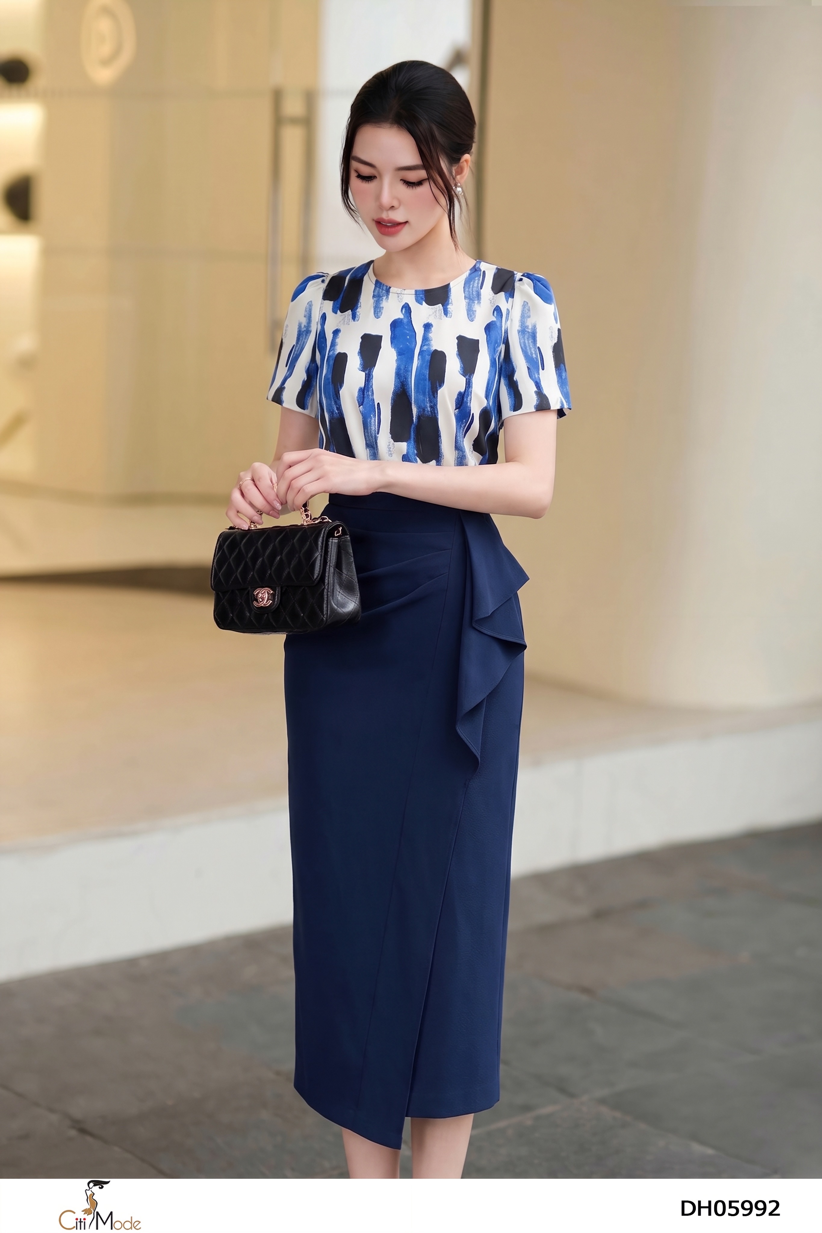 Đầm ôm tím than phối họa tiết nhún hông bèo