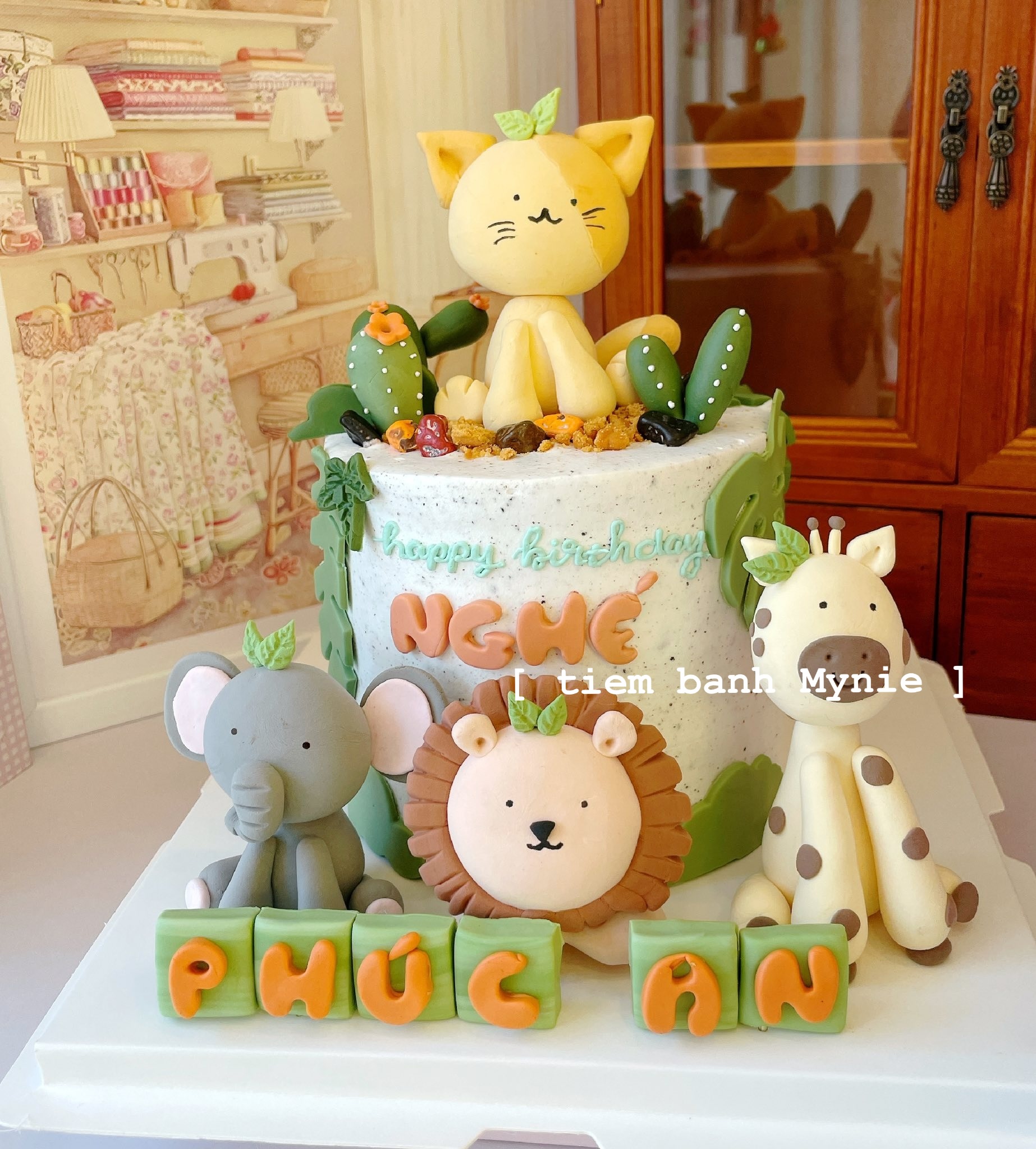 Bánh thôi nôi bé trai chủ đề thú rừng xanh