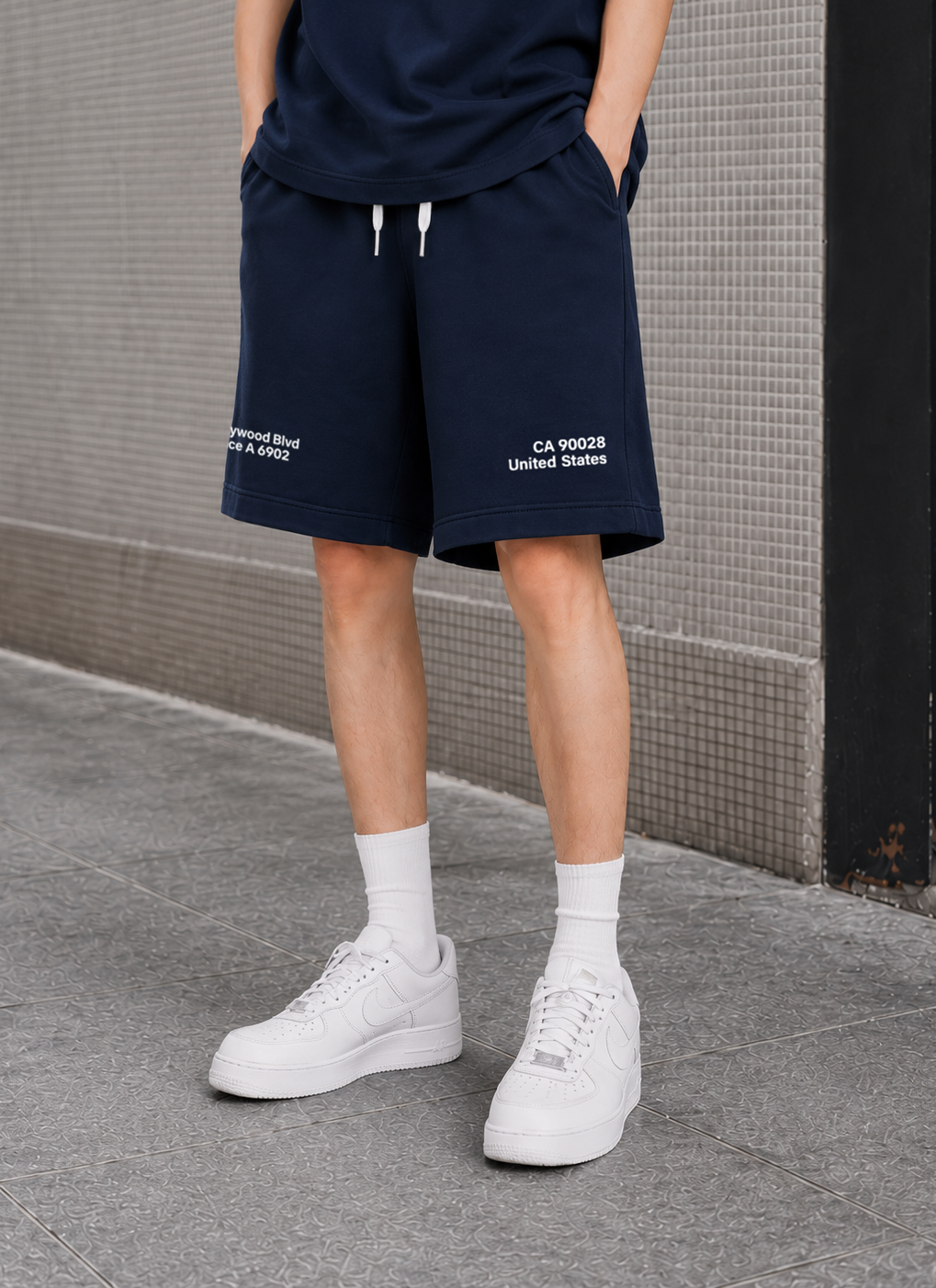 Quần short nỉ bé trai màu xanh đen in chữ 2 bên
