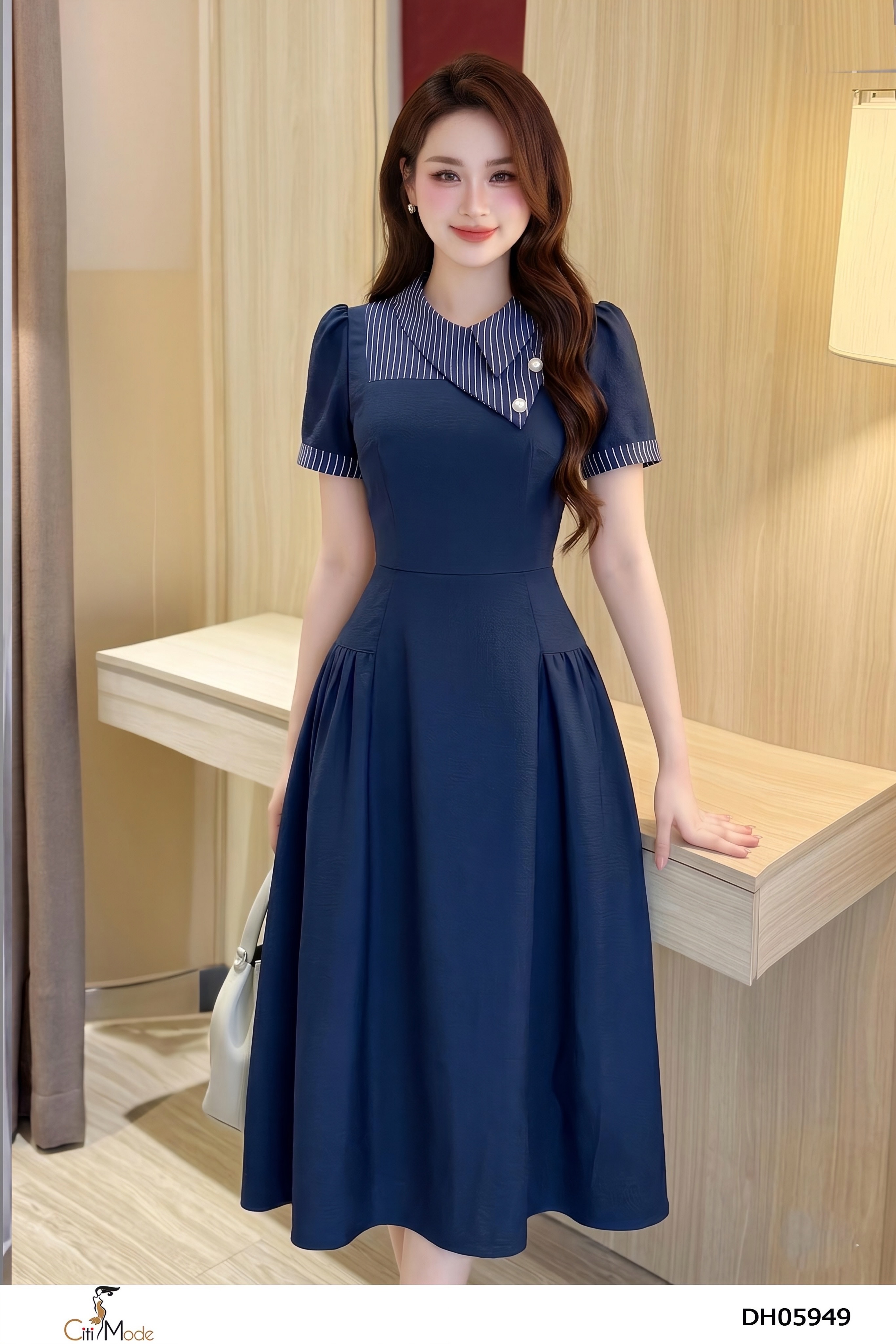 Đầm xòe tím than phối kẻ cổ cách điệu tay ngắn