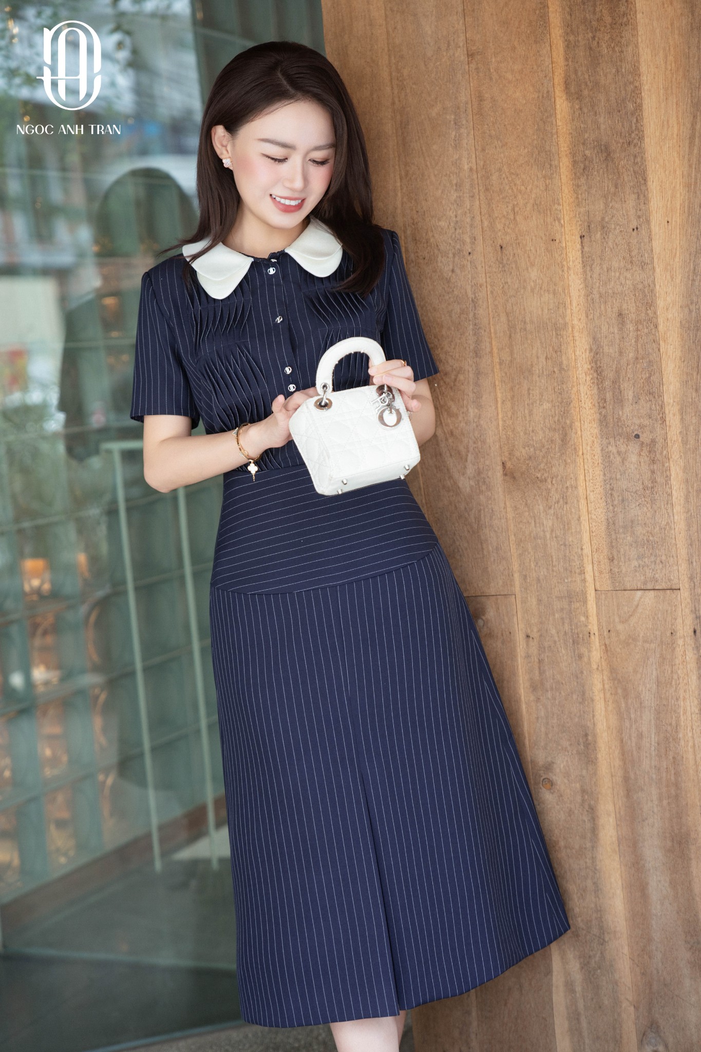 CV280 - Chân váy midi kẻ navy