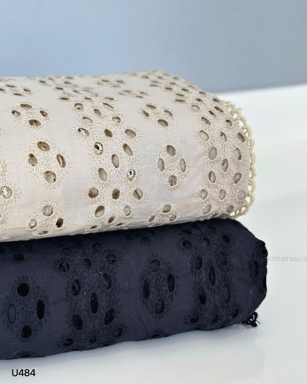 U484 ÁO ĐỤC LỖ 2 MÀU_thumbnail_7