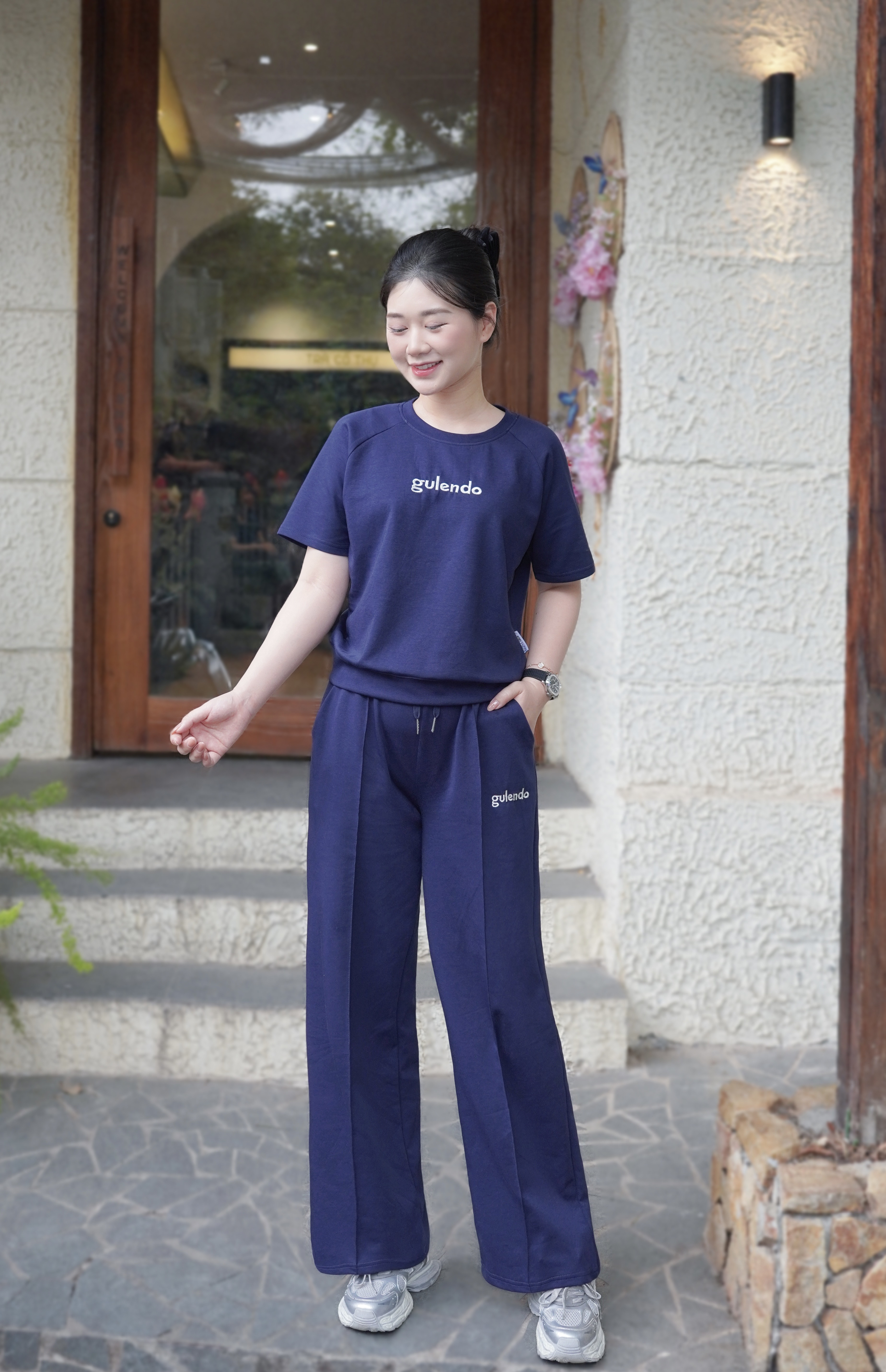 Bộ Gulendo Signature Set Cộc Tay Áo Cổ Tròn Quần Ống Suông Cạp Chun