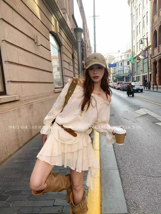 Set áo trễ vai buộc dây tết đan ngực nâu, chân váy xòe dáng ngắn + đai da